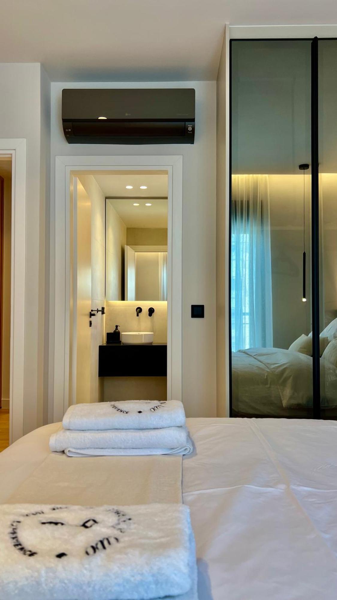 Apartment The First By 22 *