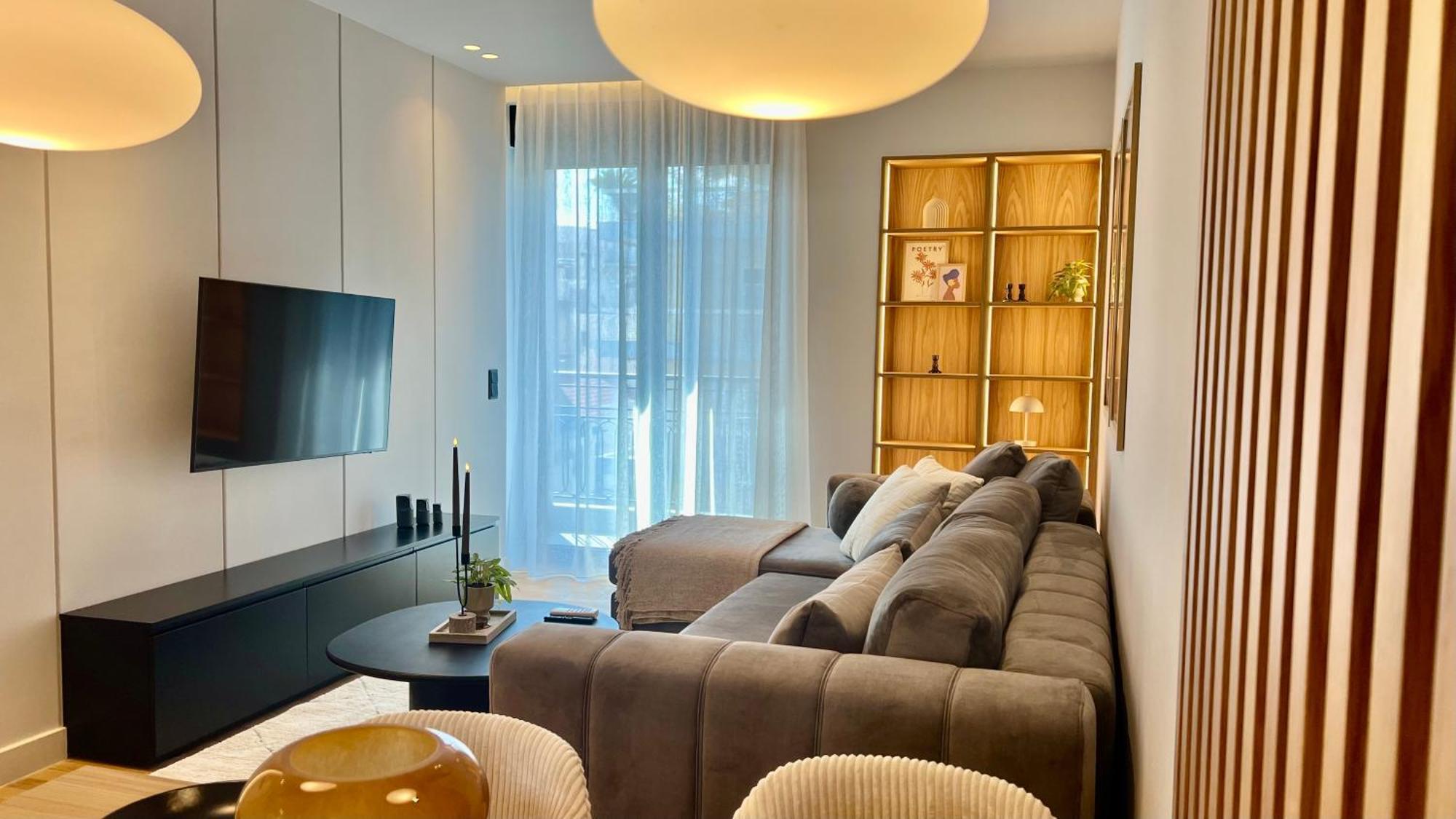 Apartment The First By 22 *
