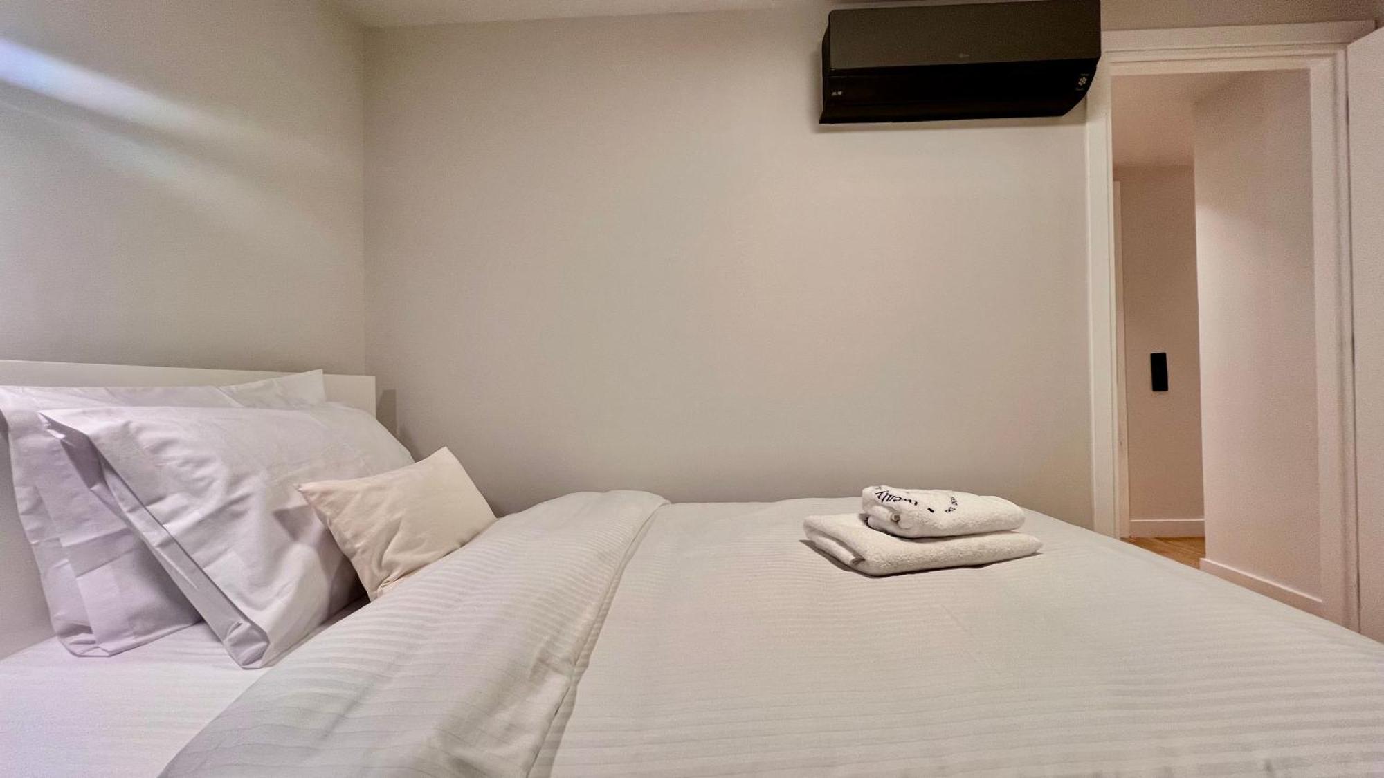The First By 22 Apartment *
